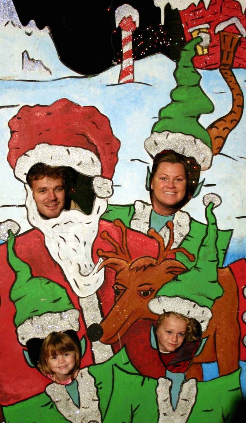 Hildebrand Christmas ScreenSaver/800x600_2005-12-22-43 Trail of Lights.jpg
